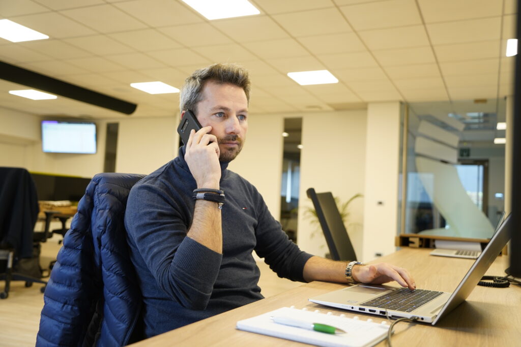 Bellen over het internet, of cloud telefonie heeft tal van voordelen